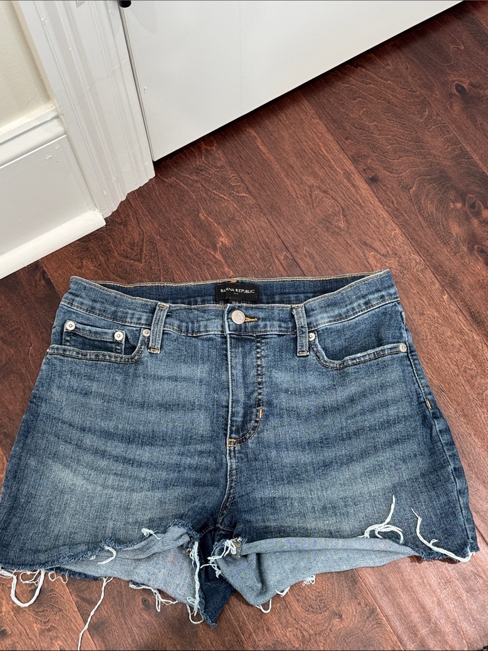 Banana Republic Women’s Cut Offs Jean Shorts Frayed Denim Bottoms size 28/6